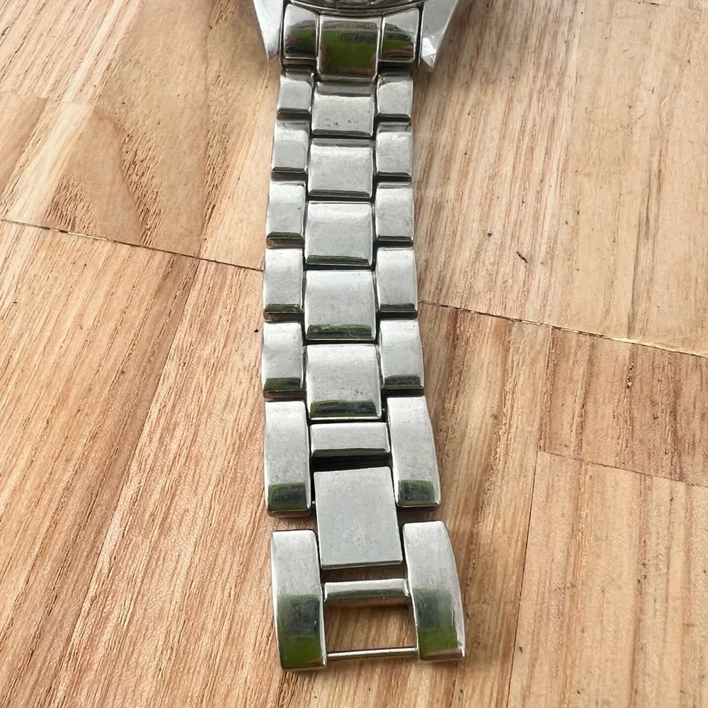 Studio time ladies silver tone crystal accented watch NEW BATTERY